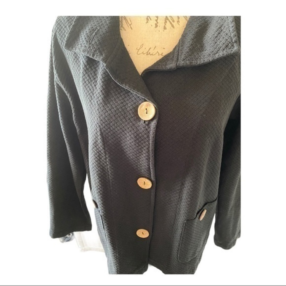 FOCUS BLACK WAFFLE PRINT JACKET